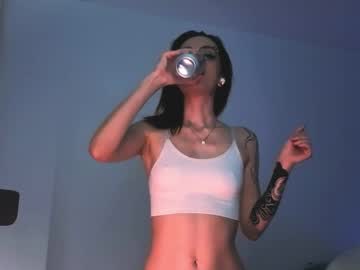 2b_'s sex show image