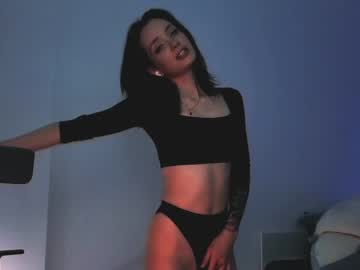 2b_'s sex show image