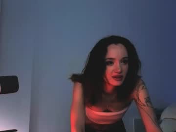 2b_'s sex show image