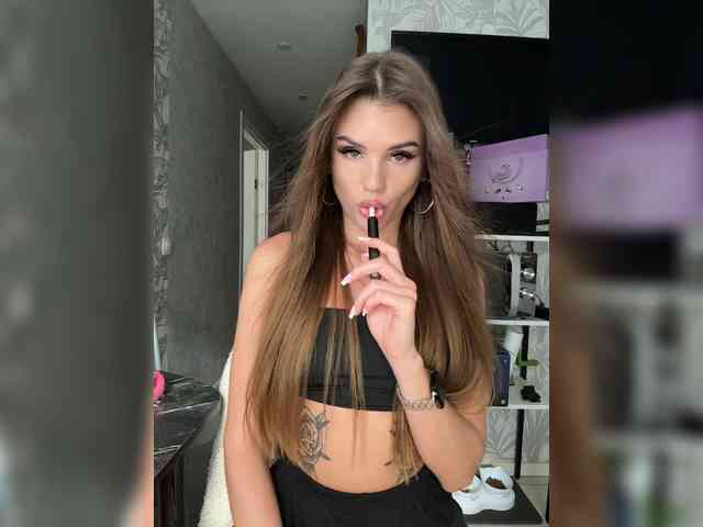 SweetyMia's sex show image