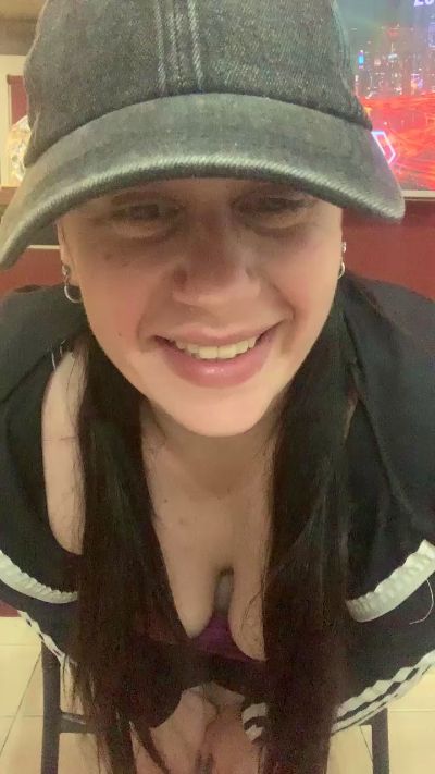 Изображение секс-шоу модели hotcurvi1 Изображение секс-шоу модели hotcurvi1