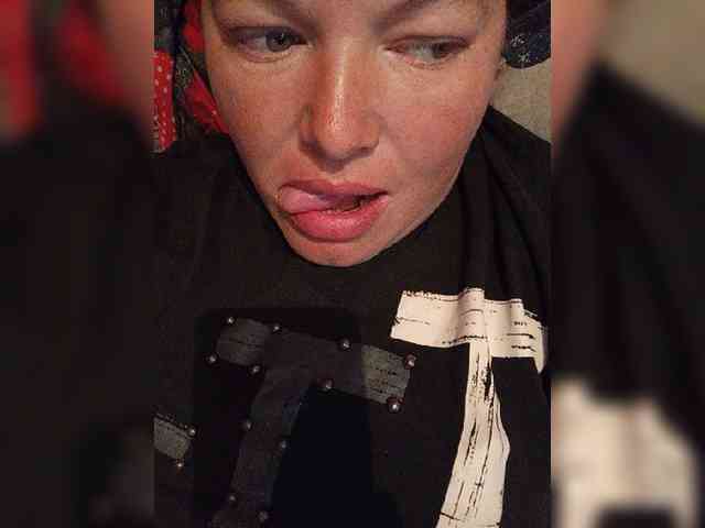 Juliamad's sex show image