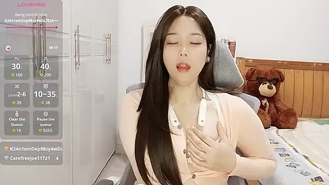 Изображение секс-шоу модели Xiaotantan-99 Изображение секс-шоу модели Xiaotantan-99