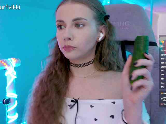 -VikkiL0vesCheese-'s sex show image