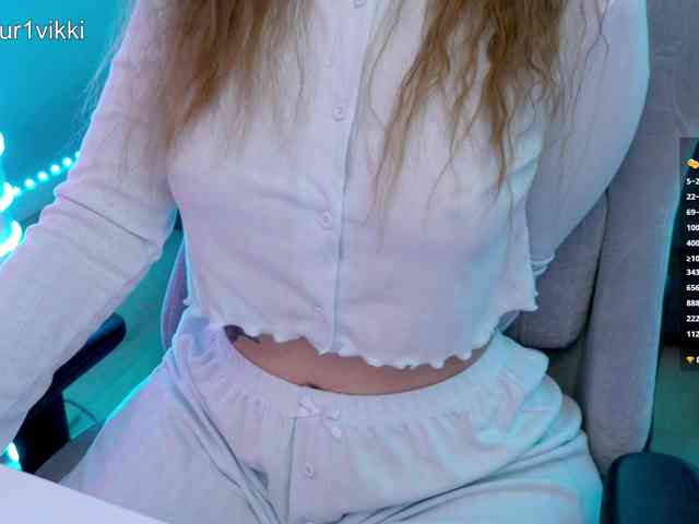 -VikkiL0vesCheese-'s sex show image