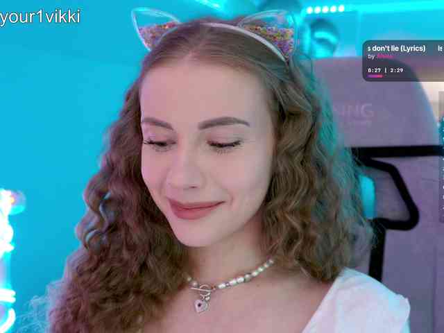 -VikkiL0vesCheese-'s sex show image