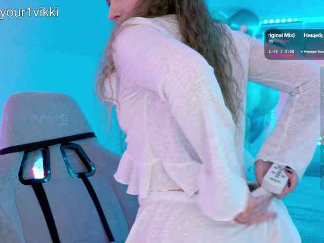 -VikkiL0vesCheese-'s sex show image