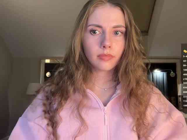 -VikkiL0vesCheese-'s sex show image