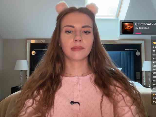 -VikkiL0vesCheese-'s sex show image