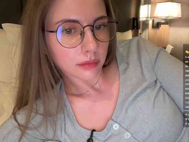 -VikkiL0vesCheese-'s sex show image