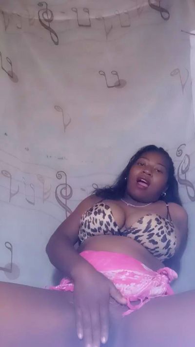 Sexshow-Bild von Julie2499 Sexshow-Bild von Julie2499