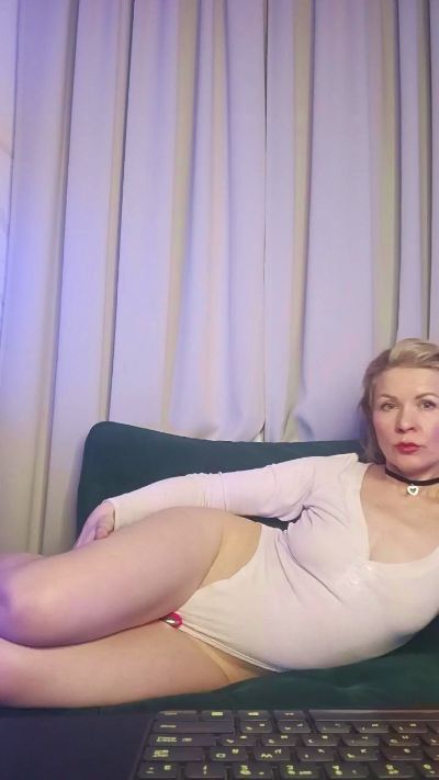 Julia__Giulia's sex show image