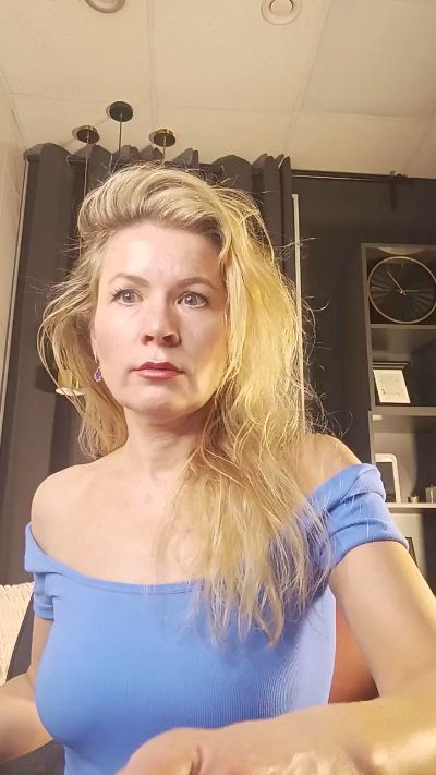 Julia__Giulia's sex show image