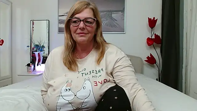 YulliaMilf's sex show image