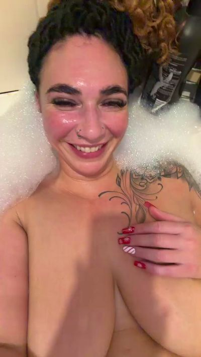 Изображение секс-шоу модели MilfMilliexo Изображение секс-шоу модели MilfMilliexo