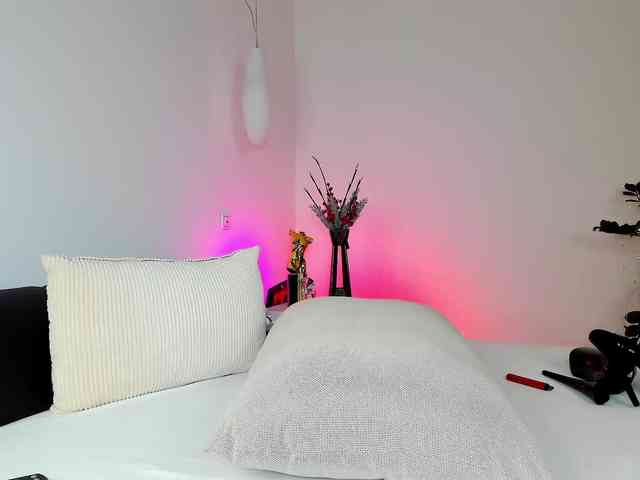 Laranya's sex show image