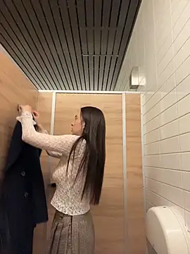 Holly_Play's sex show image