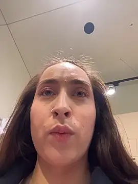 Holly_Play's sex show image