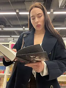 Holly_Play's sex show image