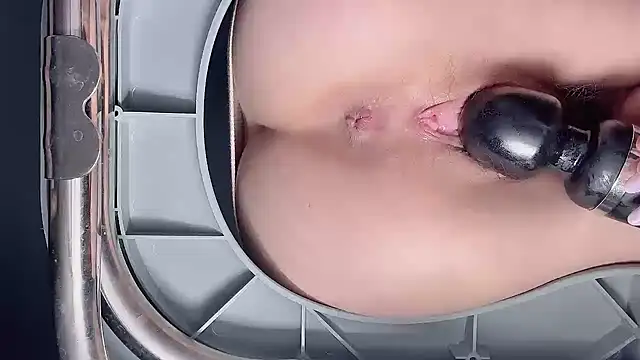 Krismil3's sex show image