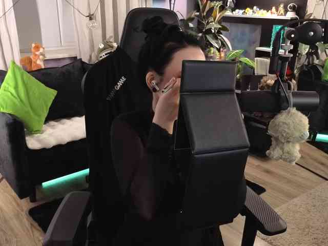 KiraLiLime's sex show image