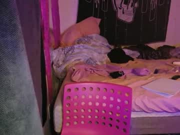 stoned2dabones666's sex show image