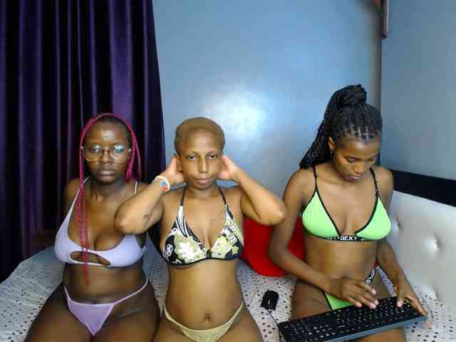 VelvetCuties's sex show image