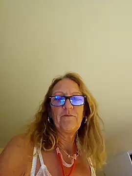 Изображение секс-шоу модели HotWifeLyn68