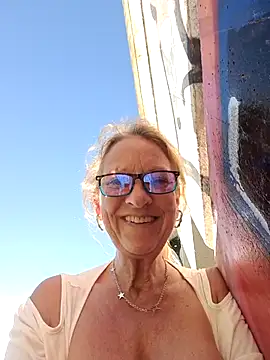 Изображение секс-шоу модели HotWifeLyn68