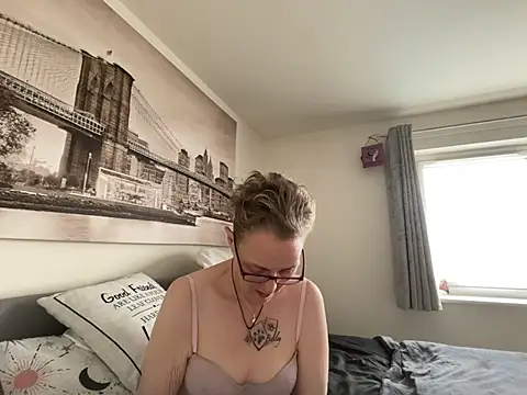 Curvy-Jinx's sex show image