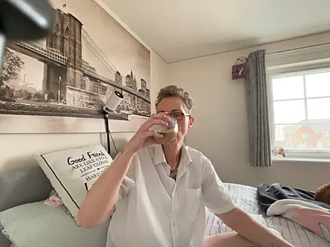 Curvy-Jinx's sex show image