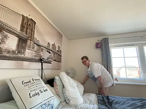 Curvy-Jinx's sex show image