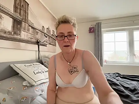 Изображение секс-шоу модели Curvy-Jinx