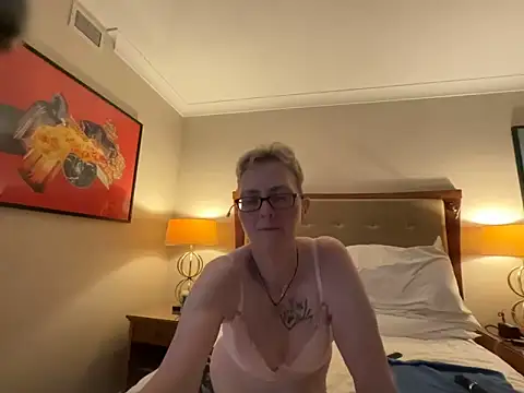 Изображение секс-шоу модели Curvy-Jinx