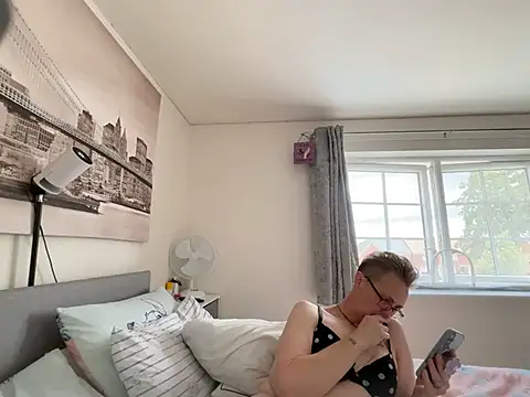 Curvy-Jinx's sex show image