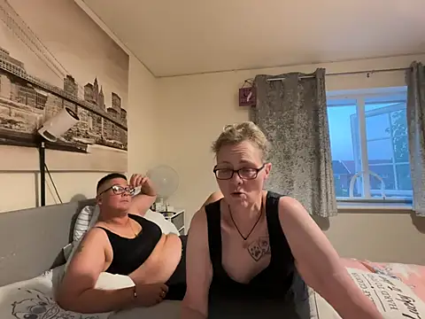 Curvy-Jinx's sex show image