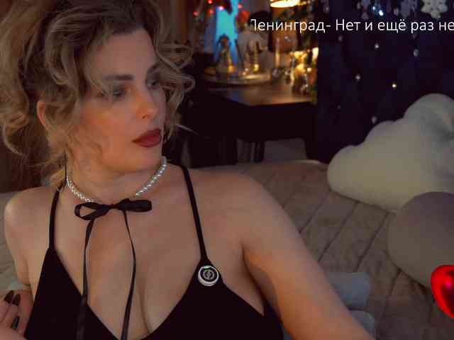 -Queen-Maria-'s sex show image