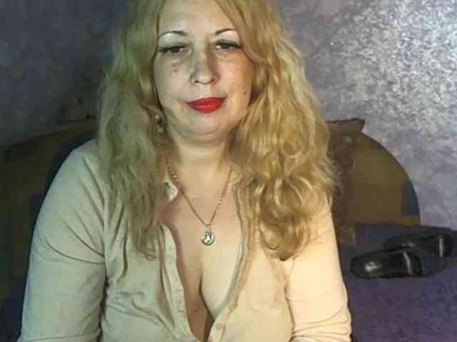 SoftGella's sex show image