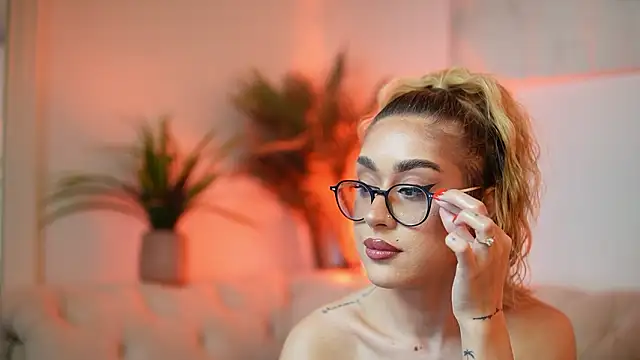 AileenKiss's sex show image