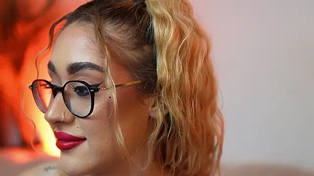 AileenKiss's sex show image