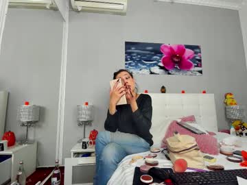 juliahunts's sex show image