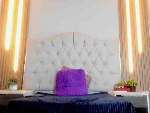 Arethaozz1's sex show image