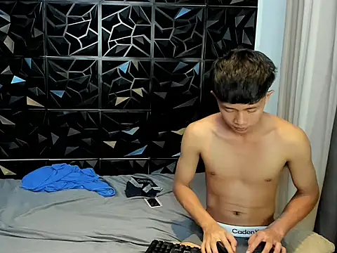 Urloverhardcock's sex show image
