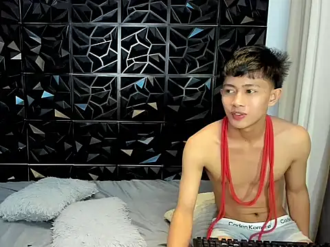 Urloverhardcock's sex show image