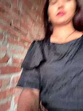 4U143's sex show image