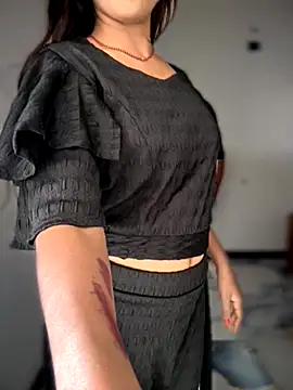 4U143's sex show image