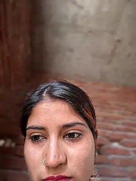 4U143's sex show image