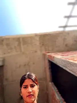 4U143's sex show image