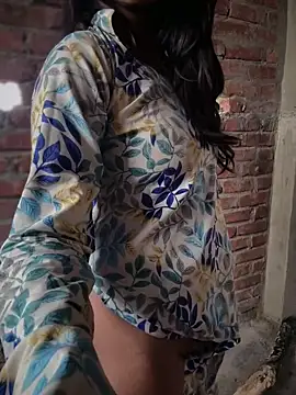 4U143's sex show image