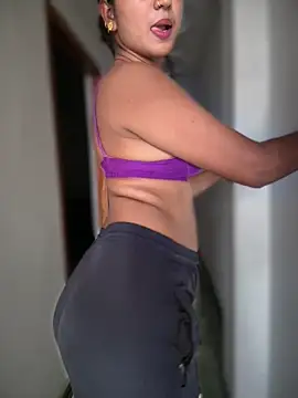 4U143's sex show image